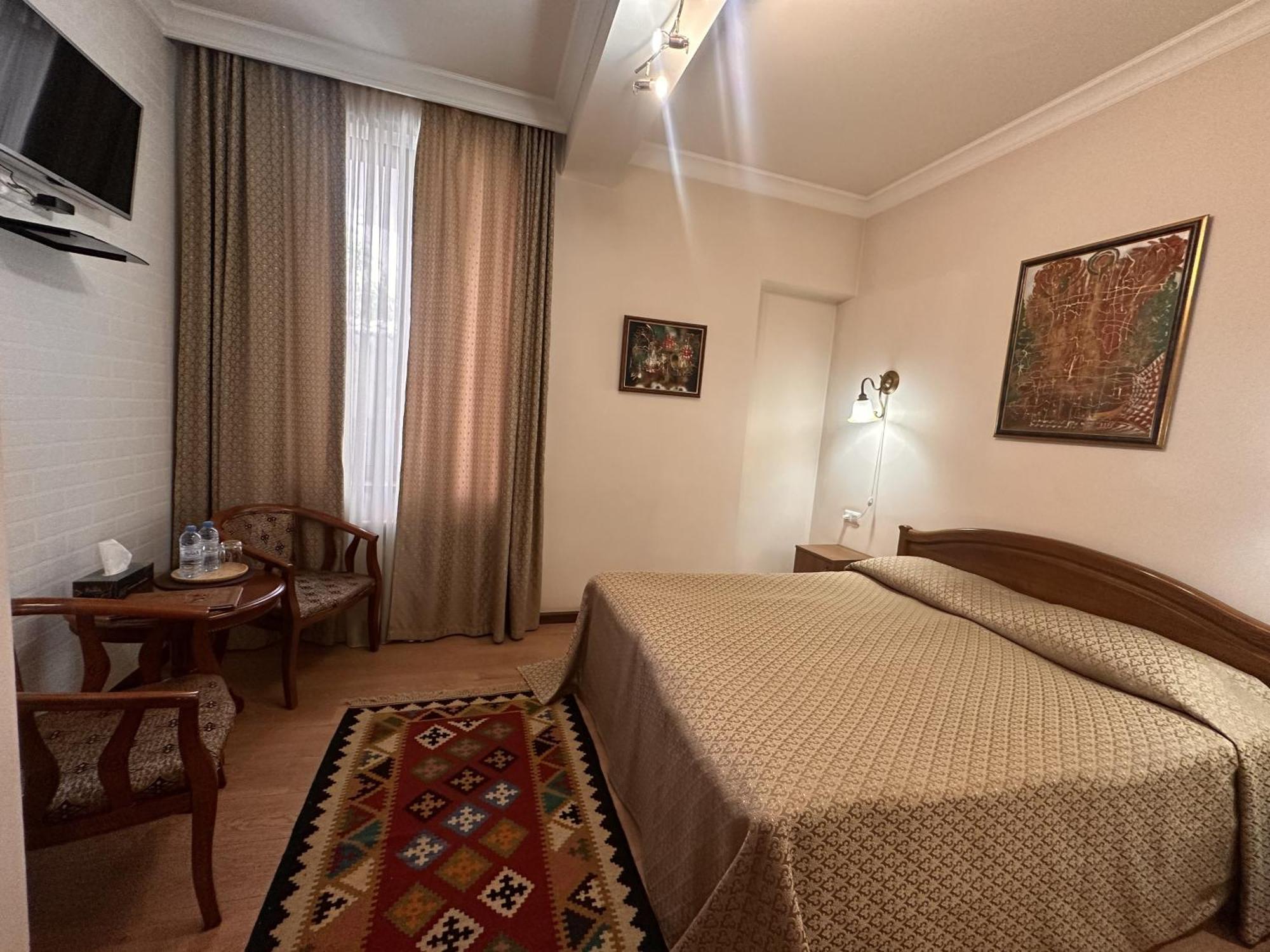 Hin Yerevantsi Hotel Eksteriør billede