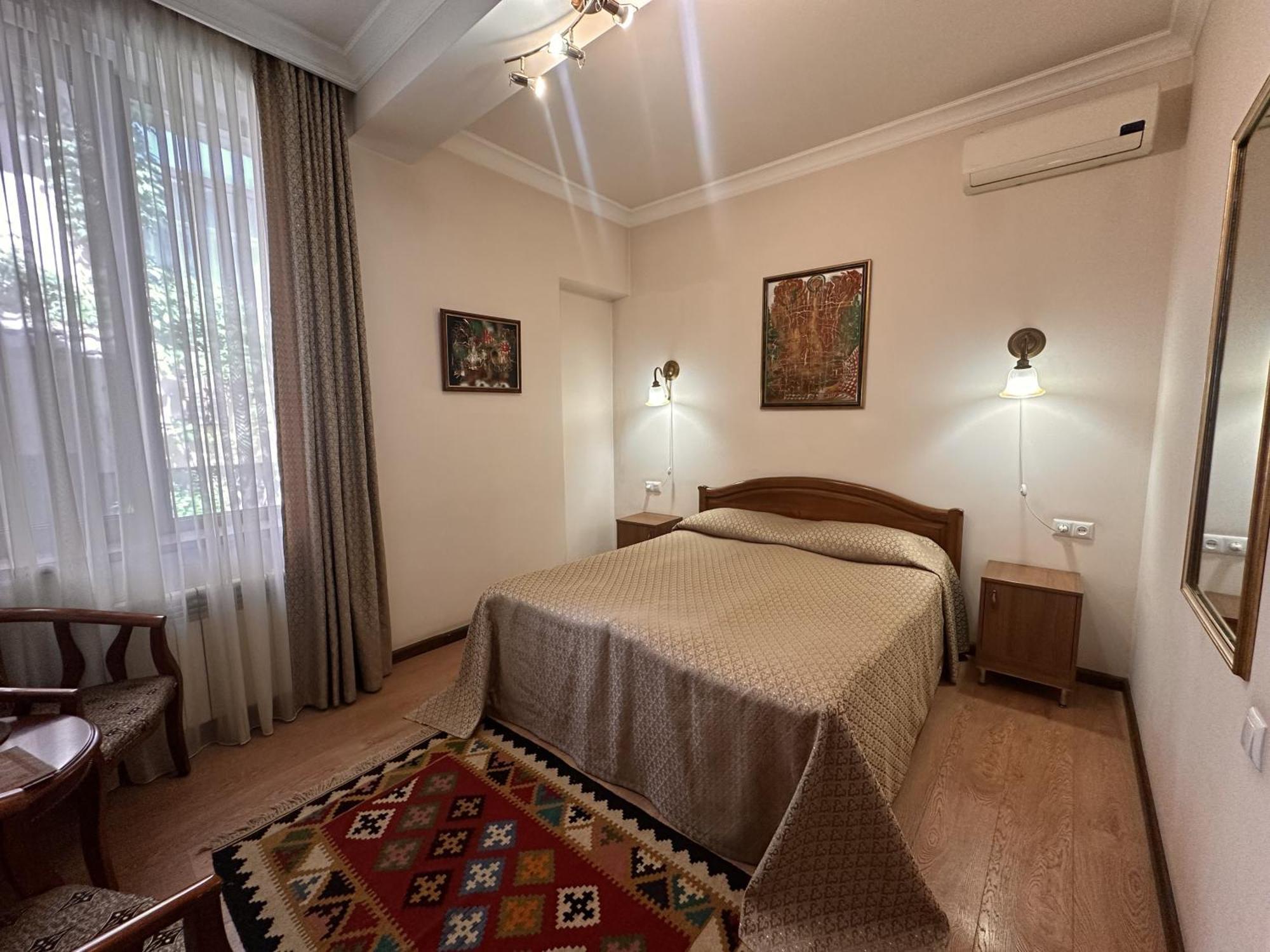 Hin Yerevantsi Hotel Eksteriør billede