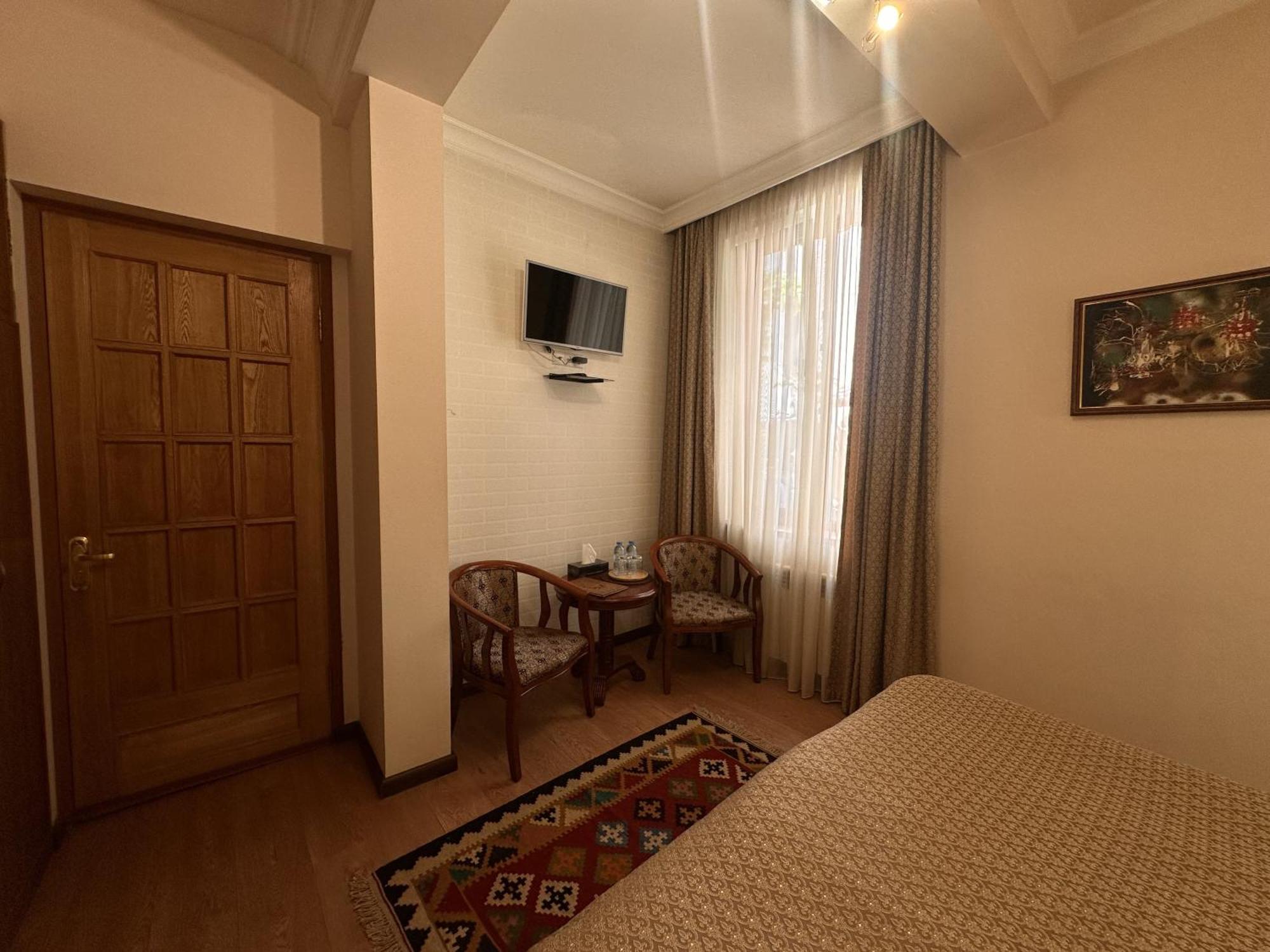 Hin Yerevantsi Hotel Eksteriør billede